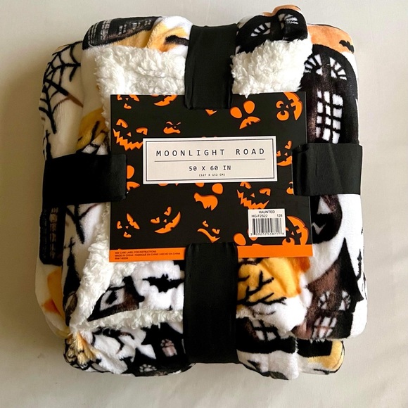 Haunted house blanket - Picture 2 of 3